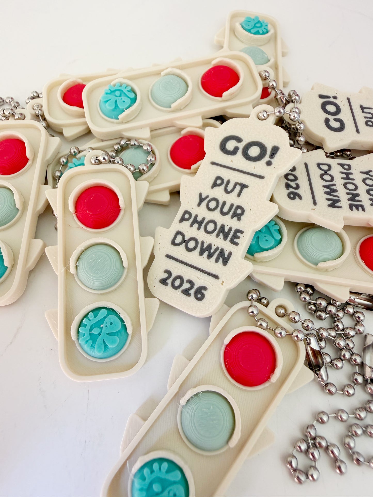 GO! Traffic Light Keychain Charms (24 pcs)